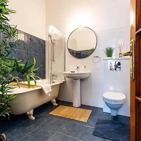 2br Blue Cloud In The Centre *