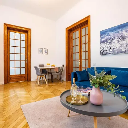 2br Blue Cloud In The Centre Apartment