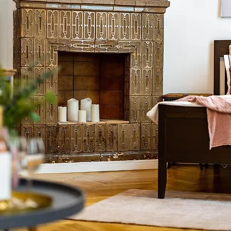 2br Blue Cloud In The Centre