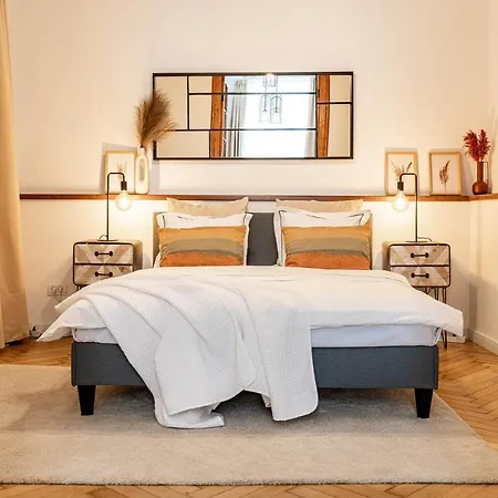 2br Blue Cloud In The Centre