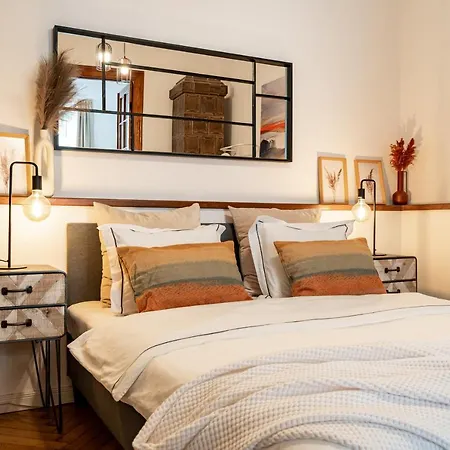 2br Blue Cloud In The Centre