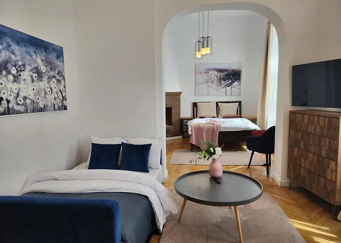 2br Blue Cloud In The Centre *