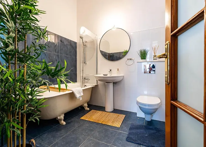 2br Blue Cloud In The Centre *