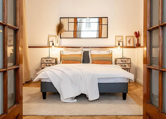 2br Blue Cloud In The Centre