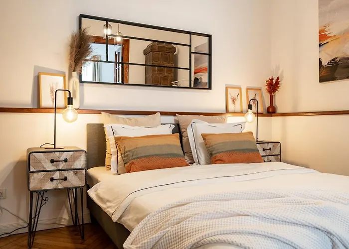 2br Blue Cloud In The Centre