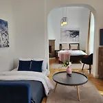2br Blue Cloud In The Centre *