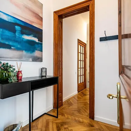 Apartment 2br Blue Cloud In The Centre Bucharest